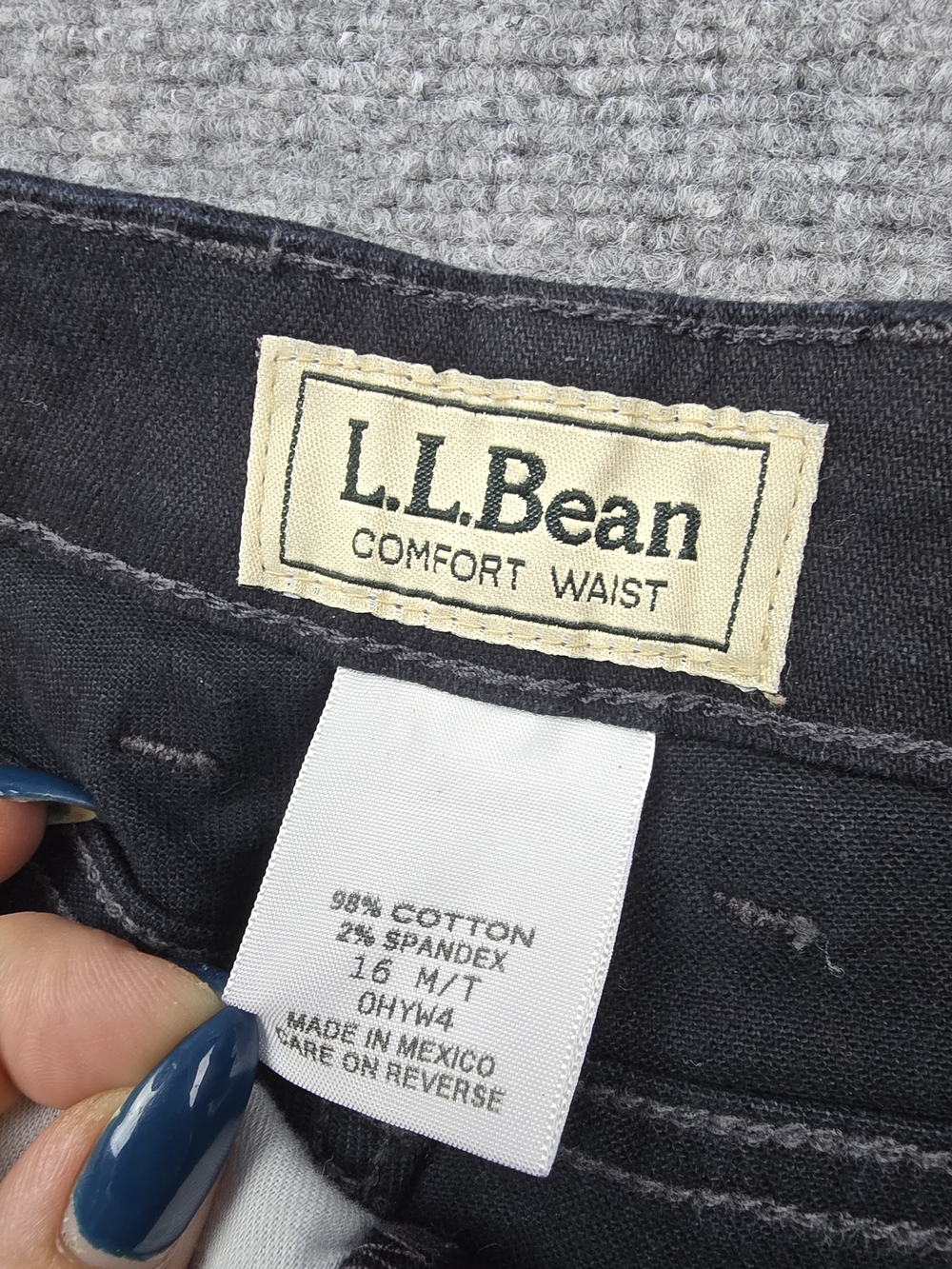 L.L.Bean Comfort Waist Jeans Womens 16 M/T Black Straight Leg Stretch Denim - Picture 2 of 5